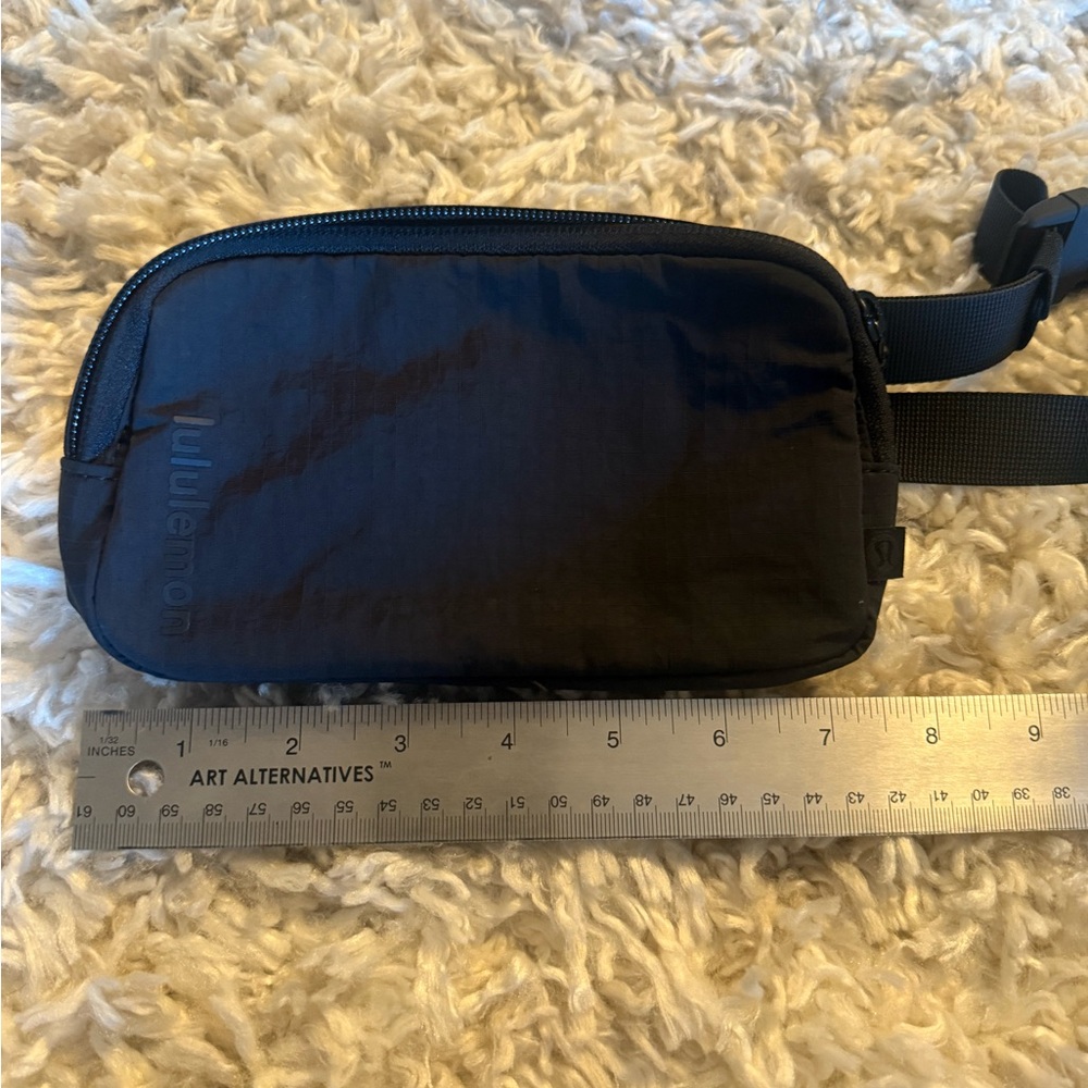 Lululemon Athletica Midnight Black Belt Bag